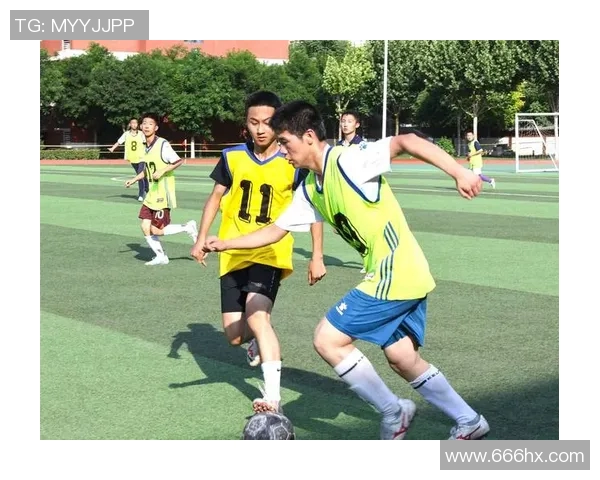 女孩们在绿茵场上展现风采踢足球的快乐与成长之路 女孩们在绿茵场上展现风采踢足球的快乐与成长之路