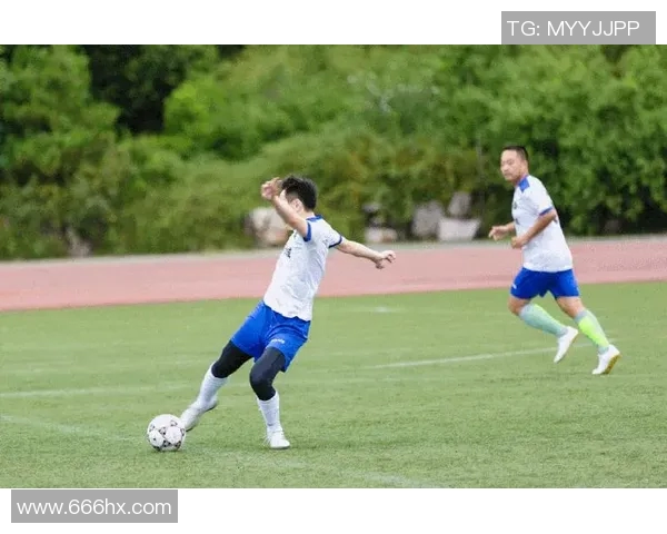 足球汇聚焦全球赛事动态与精彩瞬间引领球迷热潮 足球汇聚焦全球赛事动态与精彩瞬间引领球迷热潮